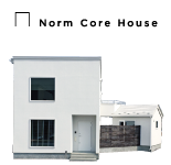 空白の配置のプロトタイプ住宅Norm Core House